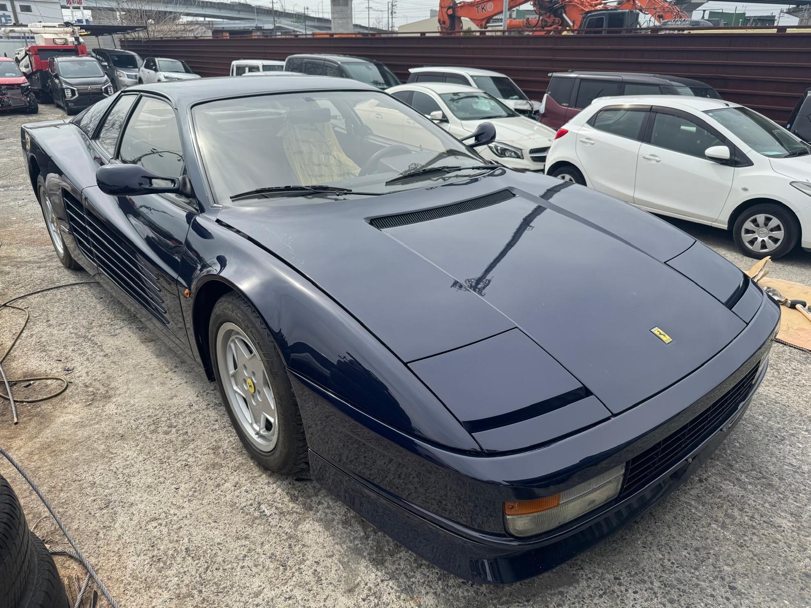 Classic Ferrari Testarossa photo 3
