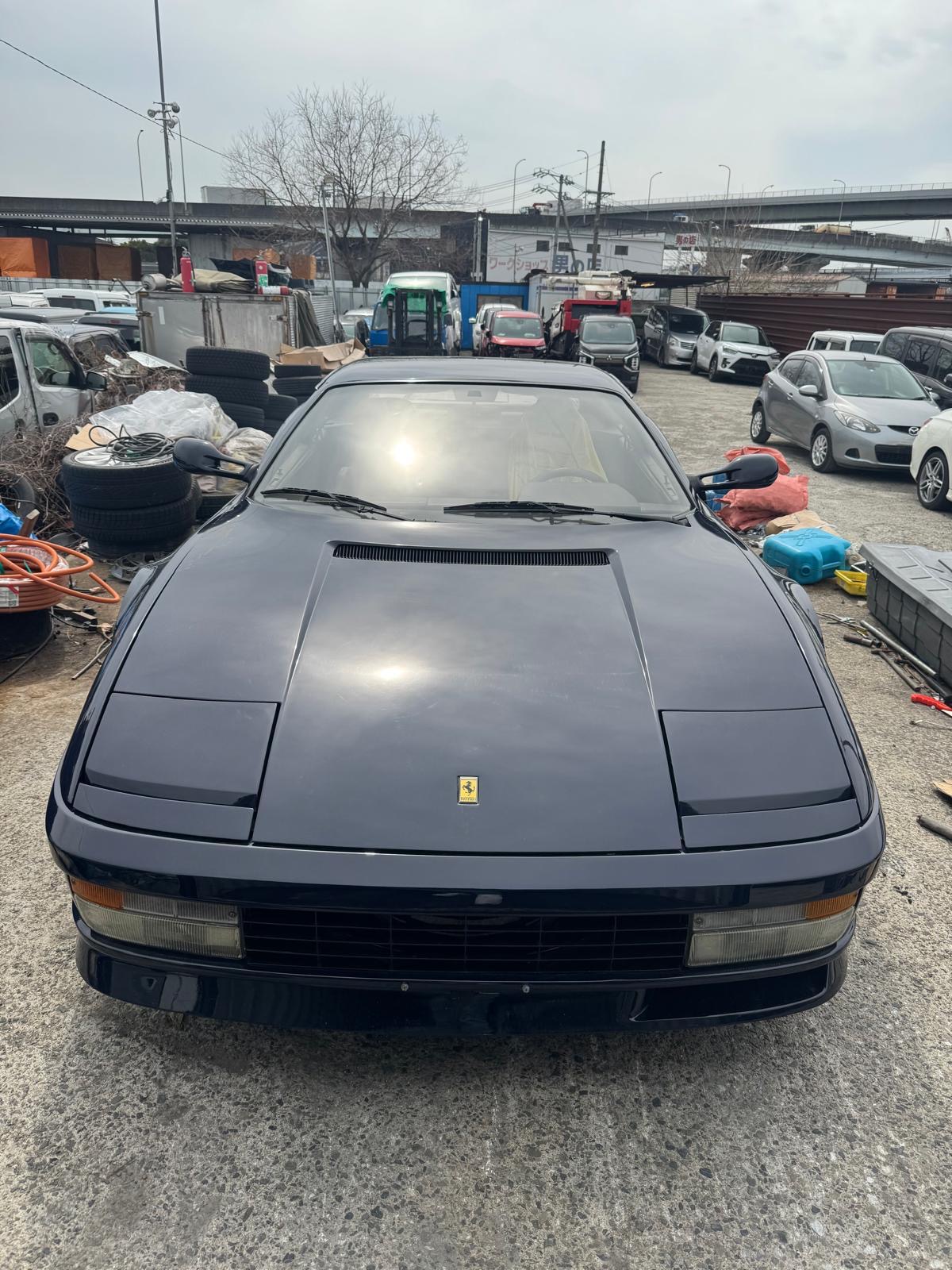 Classic Ferrari Testarossa photo 2