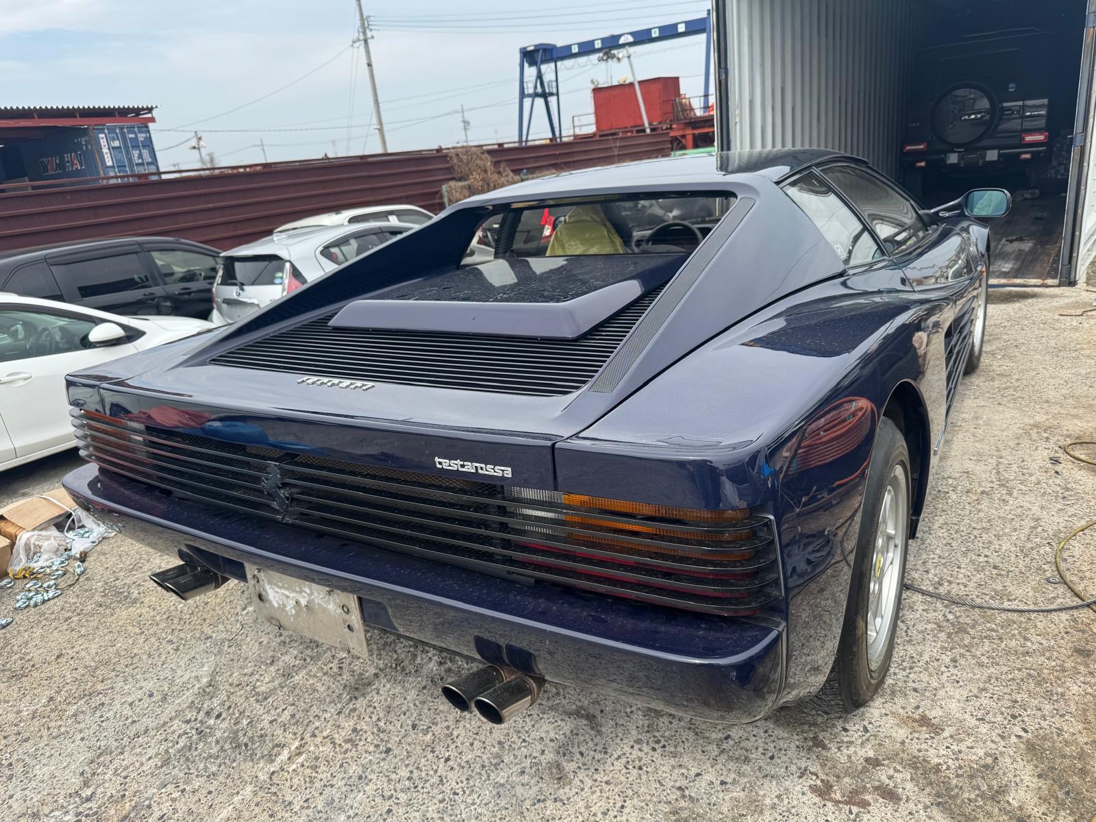 Classic Ferrari Testarossa photo 5